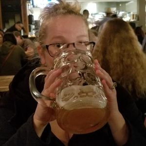 Meet your Posher, Caitlin